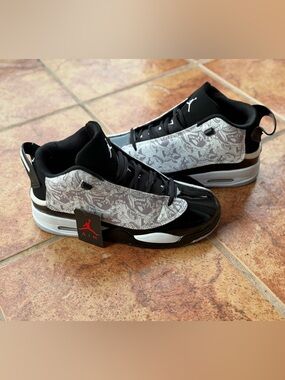 Size 8 Men’s And Women’s 9.5 - Nike Air Jordan 00 Black White Sneakers